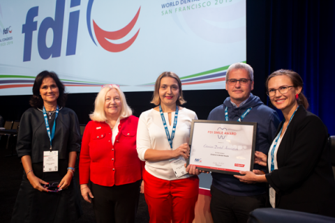 The Estonian Dental Association receives the FDI Smile Award